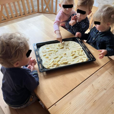 Wir backen Apfelkuchen